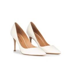Aqua Zapatos de puntera afilada y tacón stiletto en piel blanco roto