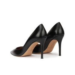 Aqua Zapatos negros de piel con tacón alto y punta fina