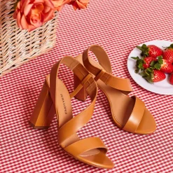 Aquira Sandalias camel de piel con tacón alto ancho