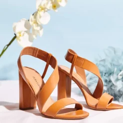 Aquira Sandalias camel de piel con tacón alto ancho