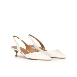 Blanque Zapatos de punta fina y tacón medio en piel blanco roto