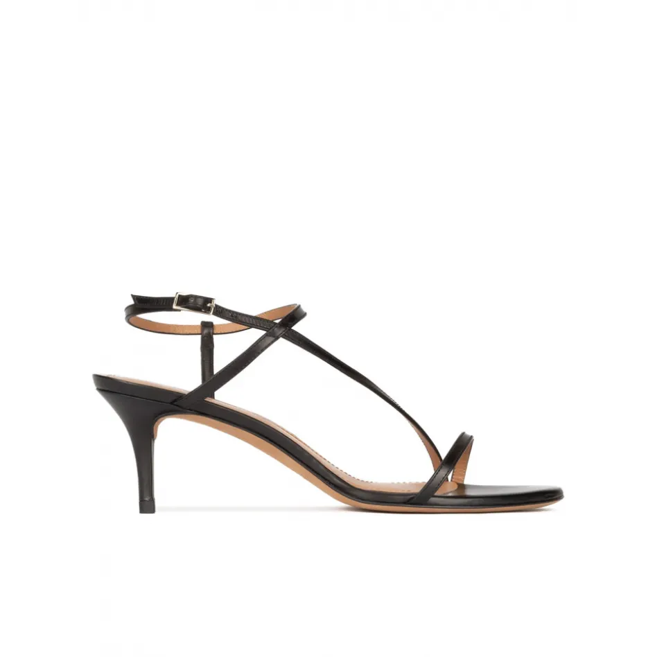 Laquenda Sandalias negras de piel con tacón medio y diseño de tiras