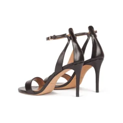 Omaira Sandalias minimal de tacón alto en piel color negro con pulsera