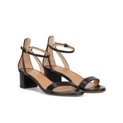 Oneida Sandalias de tacón medio en piel color negro con pulsera