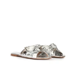 Quetty Sandalias planas con detalle de lazo en tejido plateado