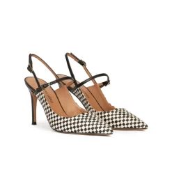 Unique Zapatos destalonados en blanco y negro de punta fina y tacón alto