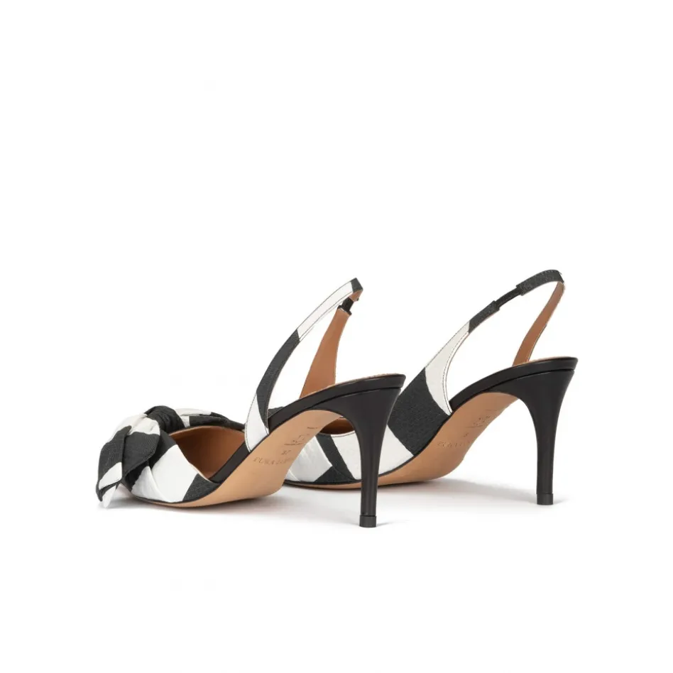Veronique Zapatos de punta fina y tacón medio en blanco y negro con lazo